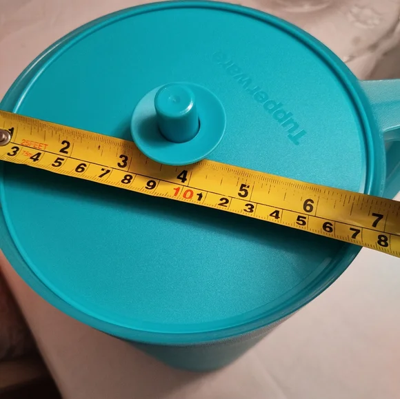 Tupperware Pitcher/One Gallon - Picture 4 of 4